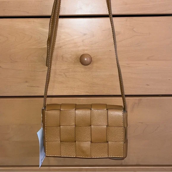 Brown woven leather crossbody bag - Picture 1 of 6